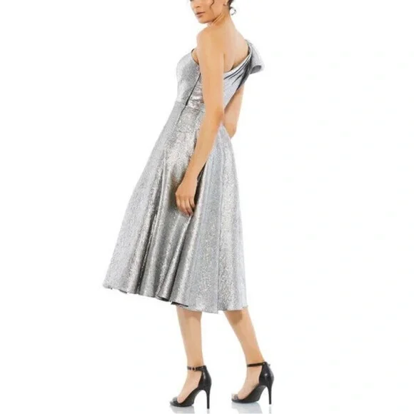 Mac Duggal Metallic Silver Brocade One Shoulder Bow Tea Length Dress - Reemoly